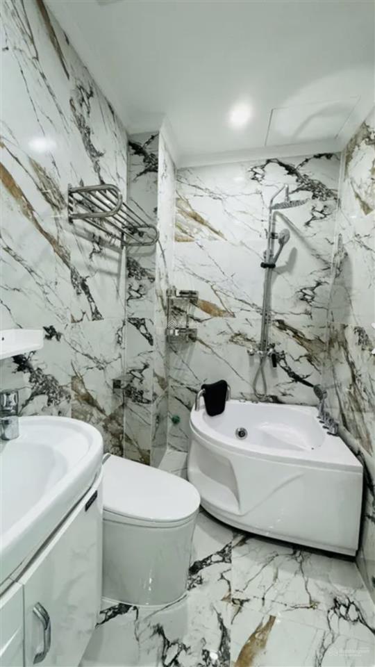 Chính chủ bán nhà trung tâm hà đông. dt 40m2*5t mặt tiền 5m phân lô lô góc thang máy ôtô đỗ cửa