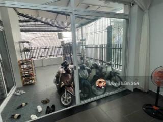Ngã tư nhổn | 112m² 16.5 tỷ | sát đường 32 | sân để xe | ô tô ngủ trong nhà | ngay cạnh ga tàu điện