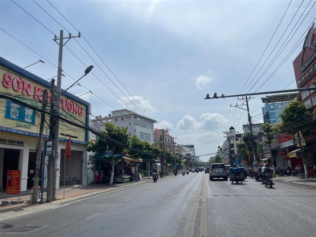 Cần ra nhà xịn ngộp ngân hàng 195m2 full thổ mặt tiền