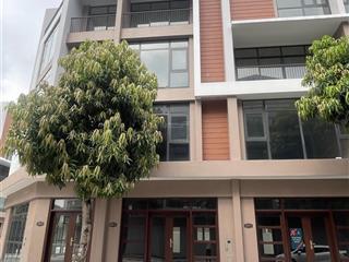 Bán gấp căn biệt thự liền kề 85m giá 140tr/m rẻ nhất vinhomes ocp3.  em ngay