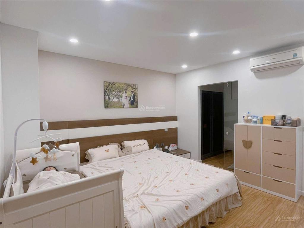 Bán căn hộ 2 ngủ dcapitol tầng trung bao đẹp giá tốt nhất dự án