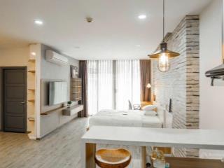 Cho thuê studio 35m2 ban công nội thất đầy đủ tone màu ấm cúng ngay cầu sài gòn