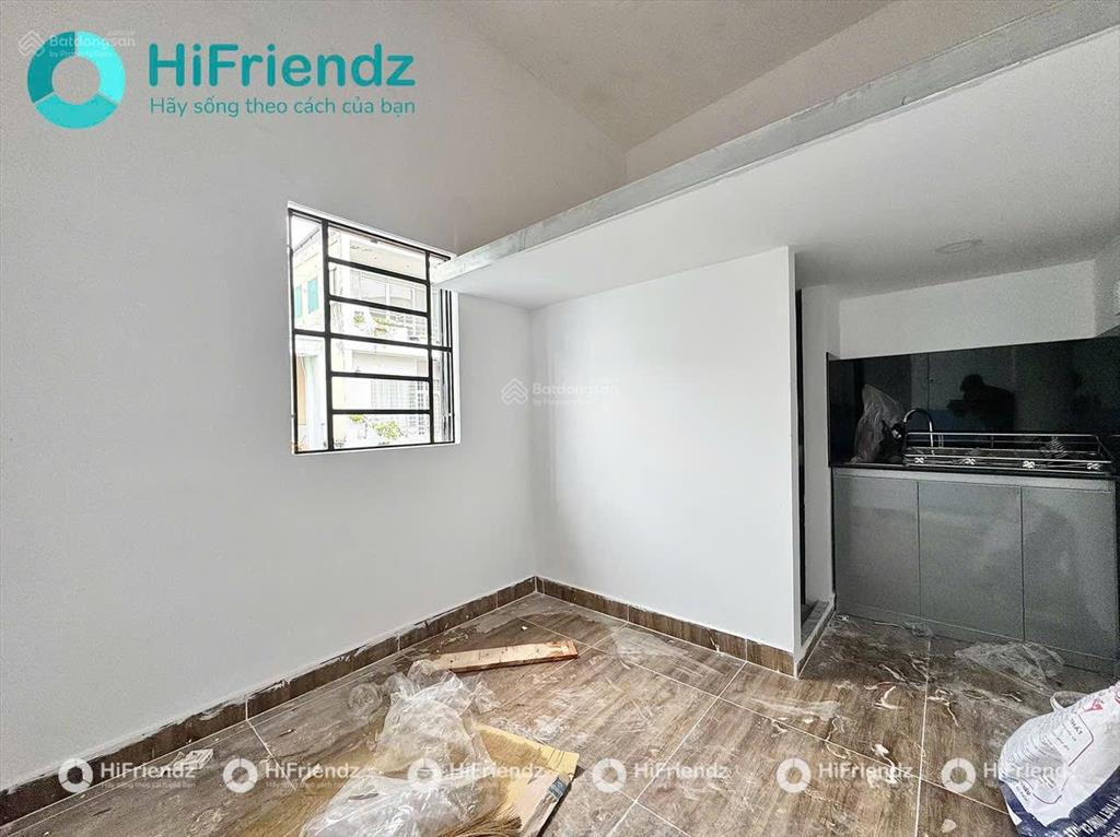 Phòng trọ sinh viên có gác, đi bộ tới uth, hutech có cửa sổ
