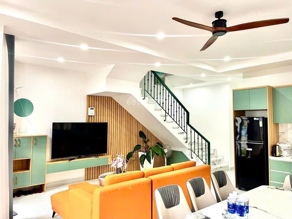 Bán nhanh biệt thự đơn lập view biển siêu đẹp 240m2 dãy hồ bơi vô cực giá 8.5 tỷ bao hết 4 pn 3wc