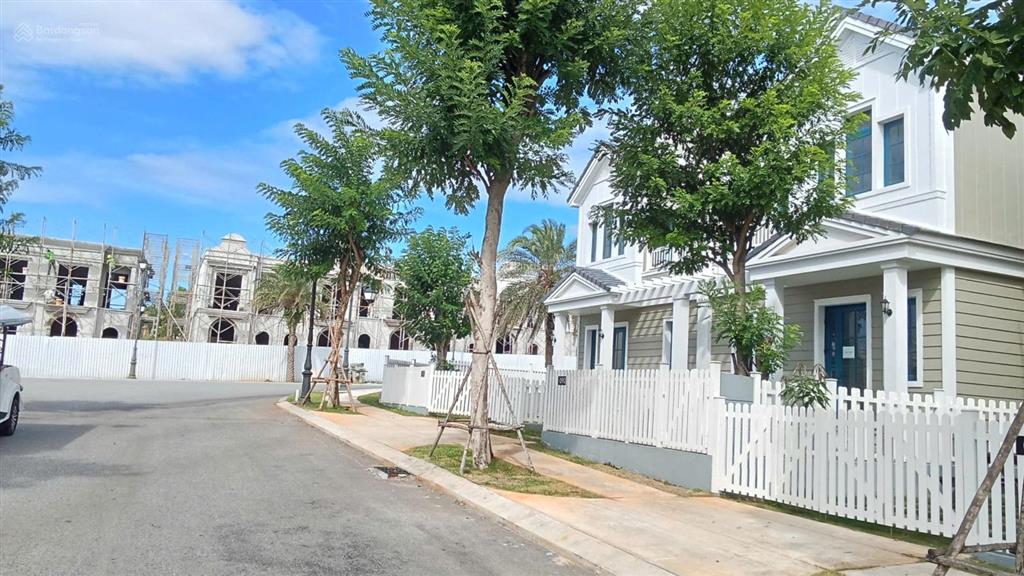 Chính chủ bán gấp biệt thự góc 200m2 tâm huyết vị trí đẹp ngay hồ bơi khu 3 novaworld phan thiết