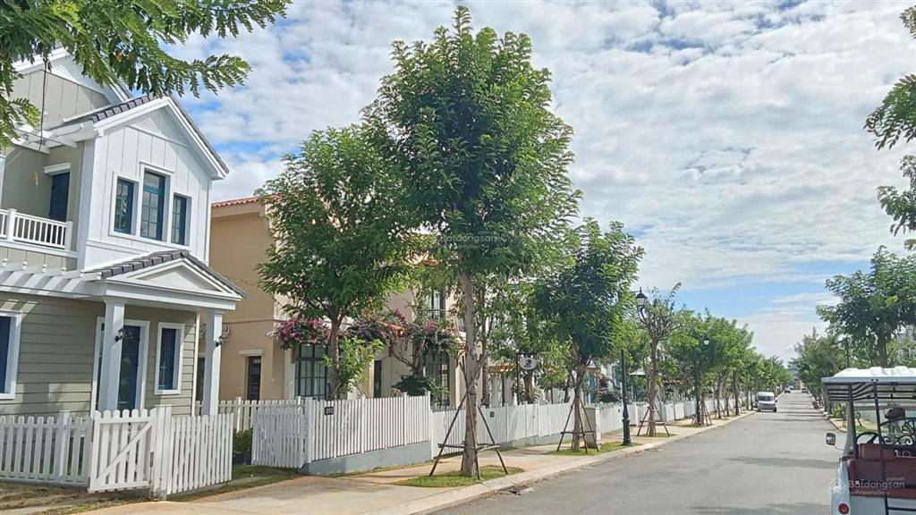 Chính chủ bán gấp biệt thự góc 200m2 tâm huyết vị trí đẹp ngay hồ bơi khu 3 novaworld phan thiết