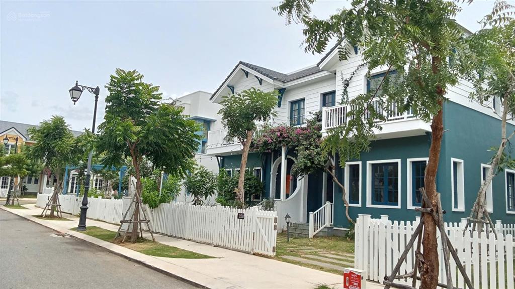 Chính chủ bán gấp biệt thự góc 200m2 tâm huyết vị trí đẹp ngay hồ bơi khu 3 novaworld phan thiết