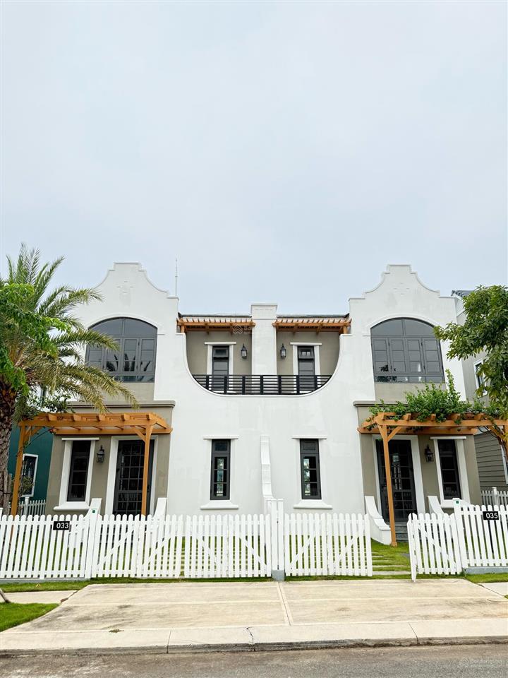 Chính chủ bán gấp biệt thự góc 200m2 tâm huyết vị trí đẹp ngay hồ bơi khu 3 novaworld phan thiết