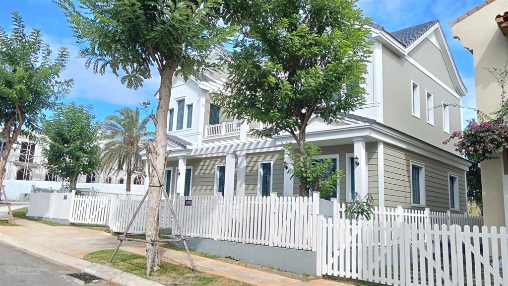 Chính chủ bán gấp biệt thự góc 200m2 tâm huyết vị trí đẹp ngay hồ bơi khu 3 novaworld phan thiết