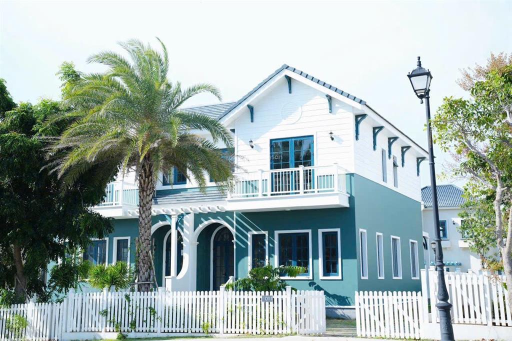 Chính chủ bán gấp biệt thự góc 200m2 tâm huyết vị trí đẹp ngay hồ bơi khu 3 novaworld phan thiết