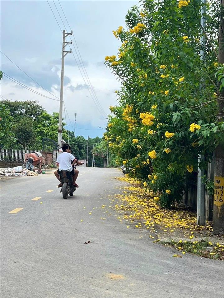 Cc bán nhanh lô góc 165m2 hai mặt tiền, trung tâm hoà lạc, đường rộng 2 tô tránh, sát đhqg và cnc