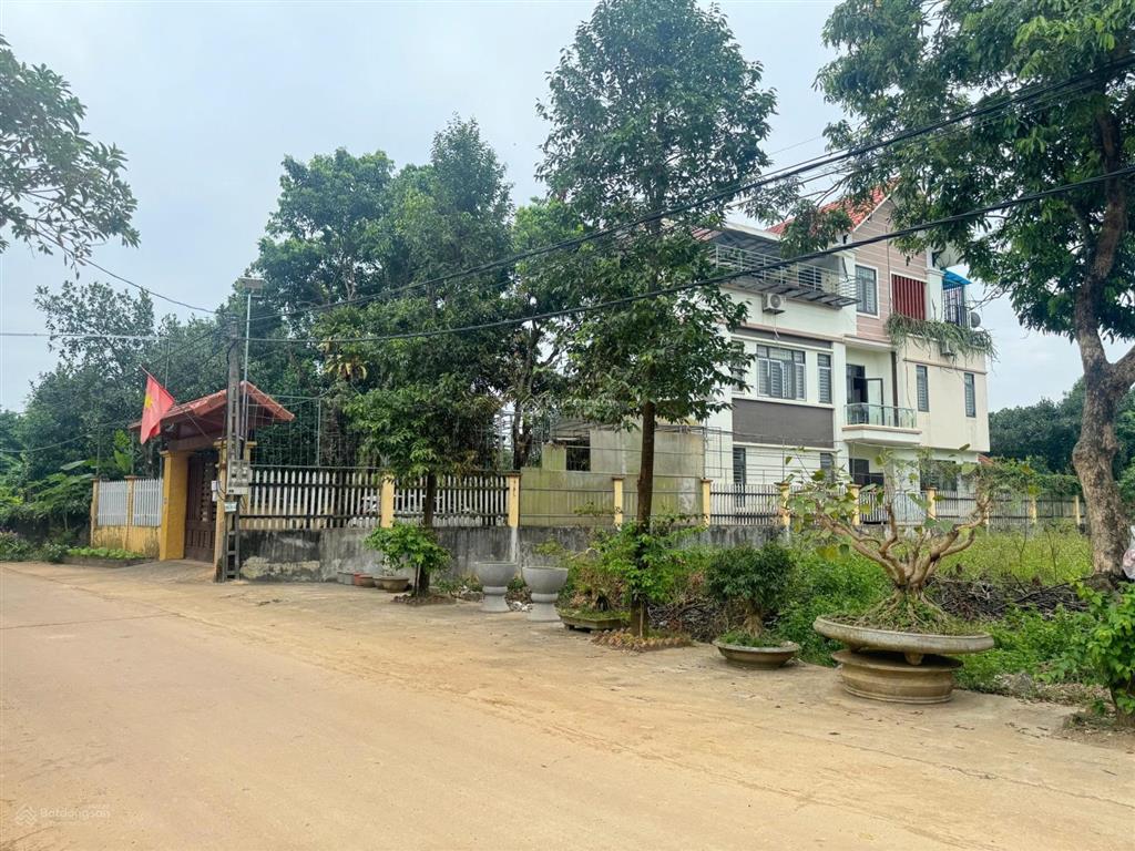 Cc bán nhanh lô góc 165m2 hai mặt tiền, trung tâm hoà lạc, đường rộng 2 tô tránh, sát đhqg và cnc