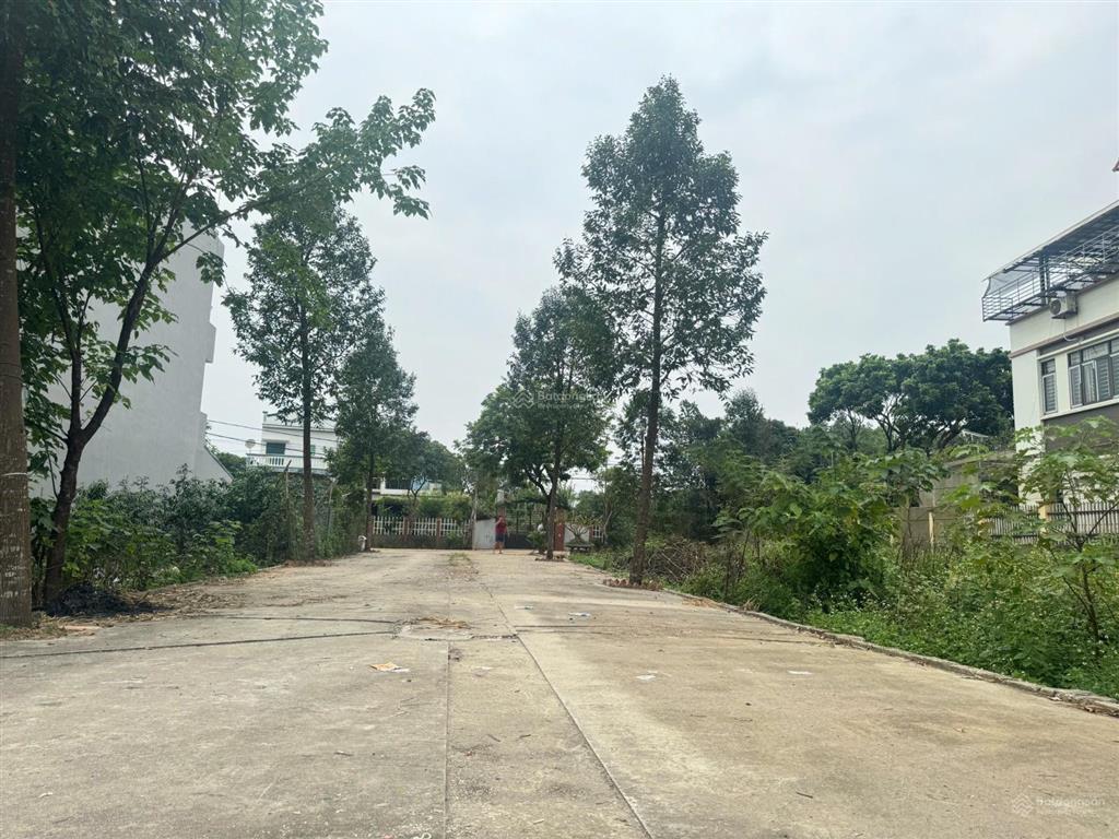 Cc bán nhanh lô góc 165m2 hai mặt tiền, trung tâm hoà lạc, đường rộng 2 tô tránh, sát đhqg và cnc