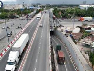 Mặt tiền đường kinh dương vương, cách vòng xoay phú lâm 200m