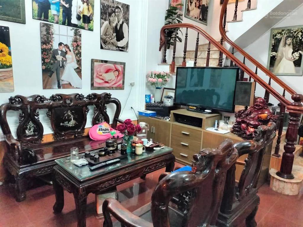 Chính chủ em bán nhà 3 tầng xây chắc chắn thuộc khu phố trung văn, nam từ liêm