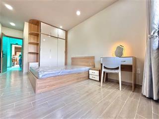 Chdv mới toanh 100% tách bếp thoáng full nội thất ngay phó đức chính, gần phan xích long, an ninh