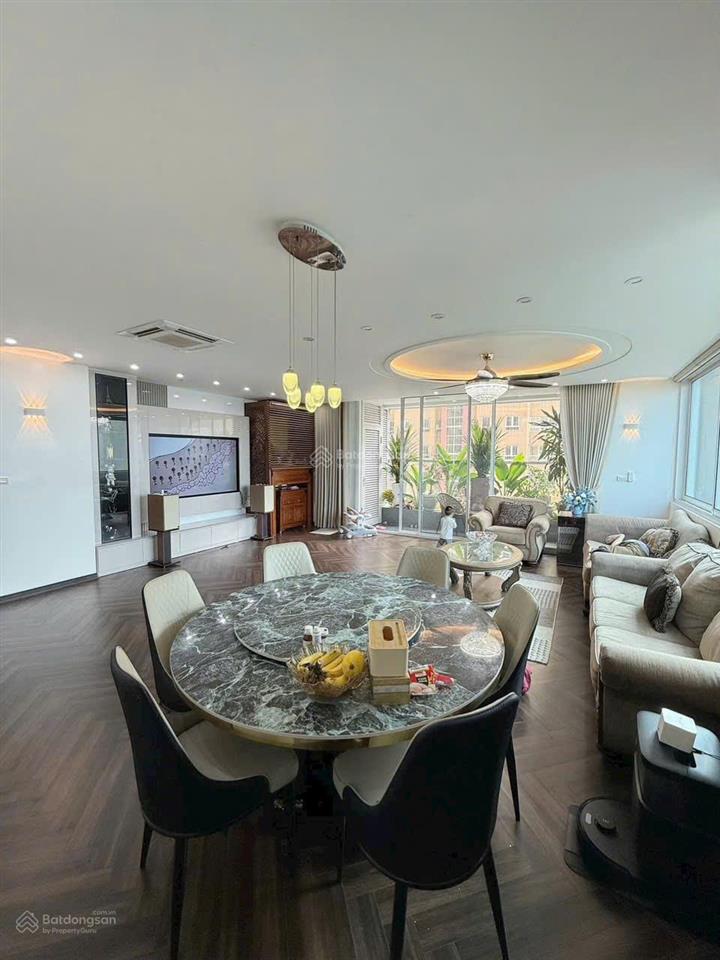 Cần bán nhanh căn hộ 3 ngủ nội thất đẹp, ban công rộng view hồ thoáng giá 12,2 tỉ,  0988 982 ***