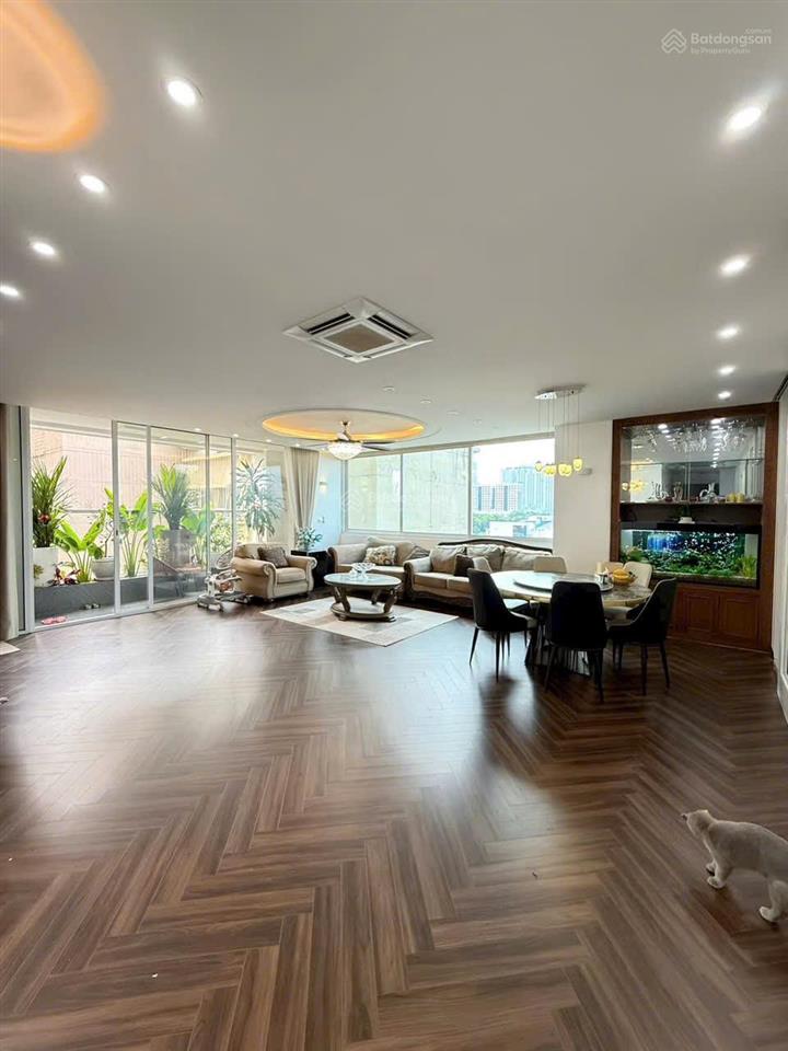 Cần bán nhanh căn hộ 3 ngủ nội thất đẹp, ban công rộng view hồ thoáng giá 12,2 tỉ,  0988 982 ***