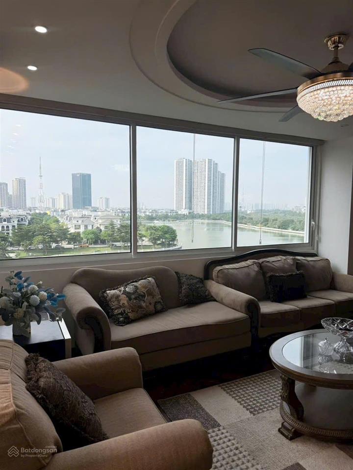 Cần bán nhanh căn hộ 3 ngủ nội thất đẹp, ban công rộng view hồ thoáng giá 12,2 tỉ,  0988 982 ***