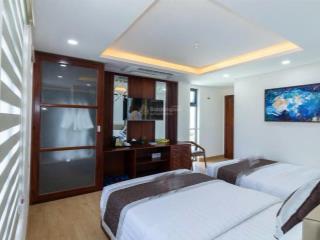 Bán 1 chiếc khách sạn ngay phô đi bộ  ra biển 1 bước chân