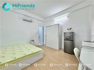 Trống sẵn căn studio tone màu trắng sáng, có cửa sổ trời, nằm ngay đảo kim cương  quận 2
