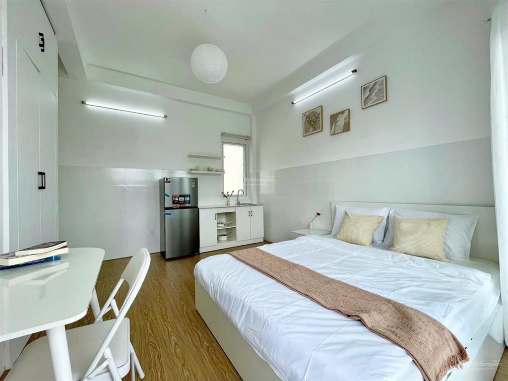Cho thuê căn studio full nội thất, có ban công riêng thoáng mát, có chỗ đậu oto miễn phí