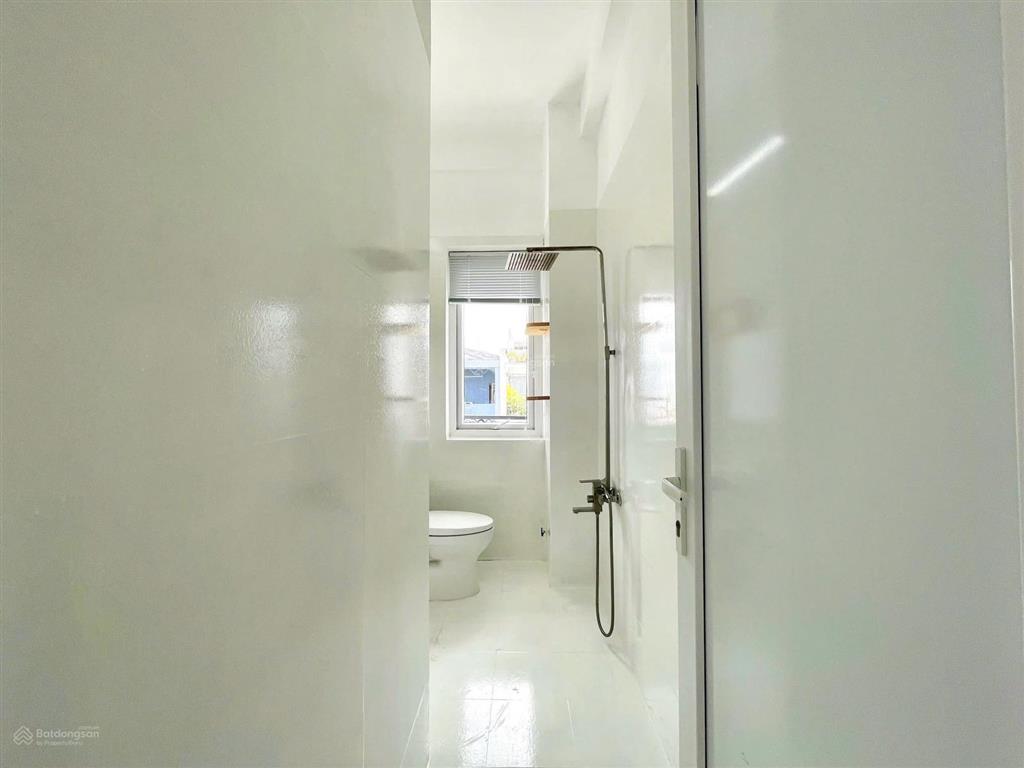 Cho thuê căn studio full nội thất, có ban công riêng thoáng mát, có chỗ đậu oto miễn phí