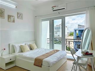Cho thuê căn studio full nội thất, có ban công riêng thoáng mát, có chỗ đậu oto miễn phí