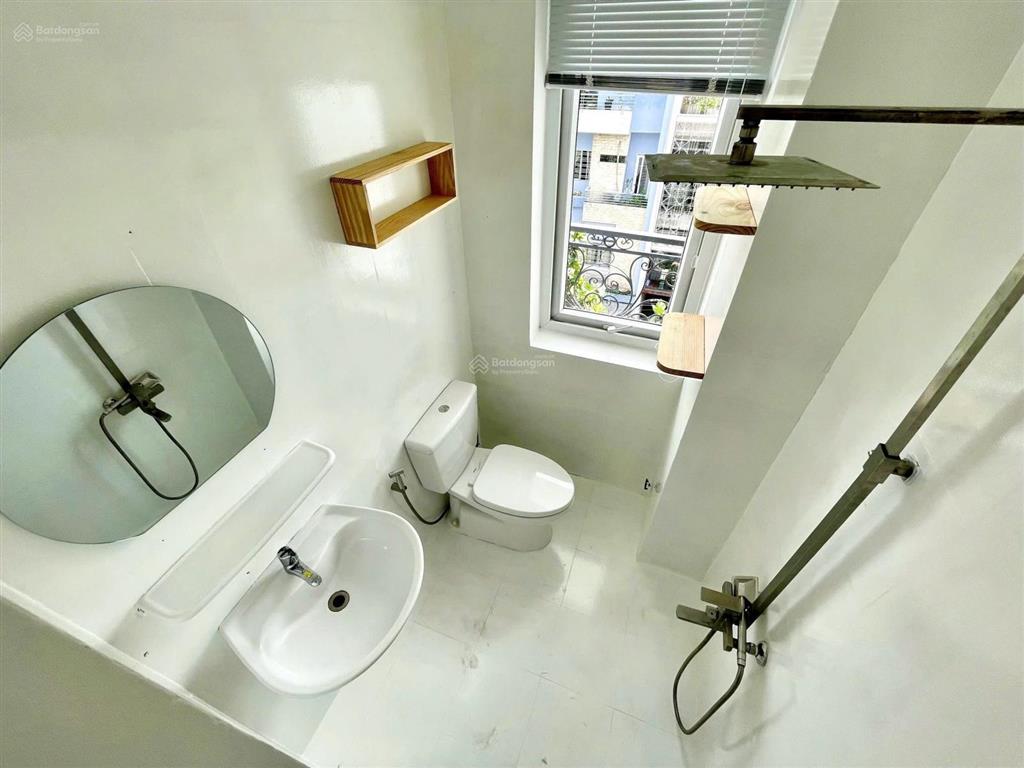 Cho thuê căn studio full nội thất, có ban công riêng thoáng mát, có chỗ đậu oto miễn phí