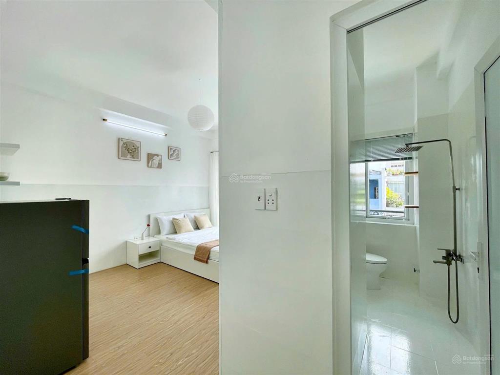 Cho thuê căn studio full nội thất, có ban công riêng thoáng mát, có chỗ đậu oto miễn phí
