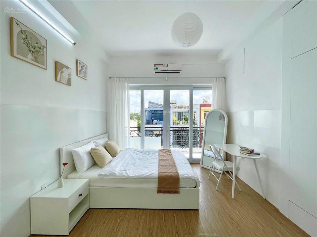 Cho thuê căn studio full nội thất, có ban công riêng thoáng mát, có chỗ đậu oto miễn phí