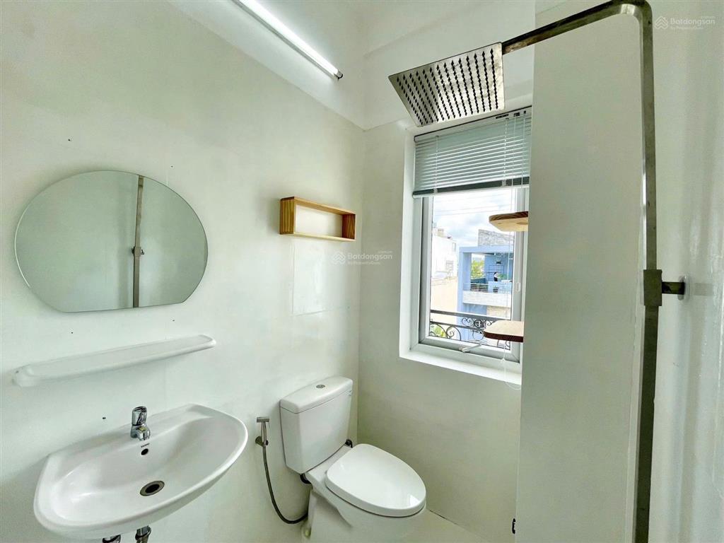 Cho thuê căn studio full nội thất, có ban công riêng thoáng mát, có chỗ đậu oto miễn phí