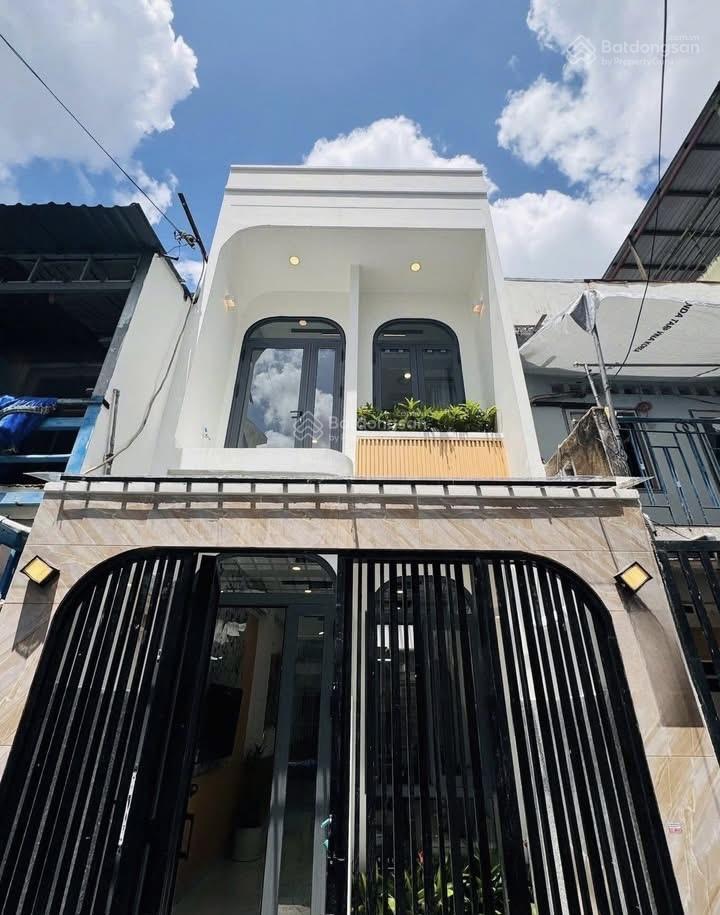 Cần bán gấp nhà 64m2/2tỷ68 hoàng diệu p12 quận 4. gần chợ xóm chiếu 350m, đang cho thuê 15tr/th