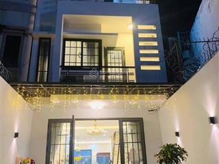 Tôi cần bán nhà 73,5m2/4,08tỷ đ. cách mạng tháng 8 p10 quận 3. gần vincom plaza 3/2, cho thuê 23tr