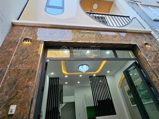 Nhà ngộp bán gấp đường huỳnh văn bánh, p14, quận phú nhuận. 67,6m2/3tỷ180. giáp quận tân bình