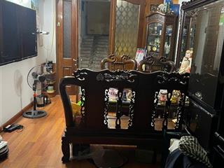 Cho thuê căn hộ tập thể hai bà trưng, tràng tiền, hoàn kiếm. cạnh hồ gươm. giá 10 tr/tháng