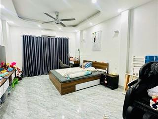 Bán nr tại đường láng, 17,4 tỷ, 100m2, 4pn, 6vs, hàng hot!