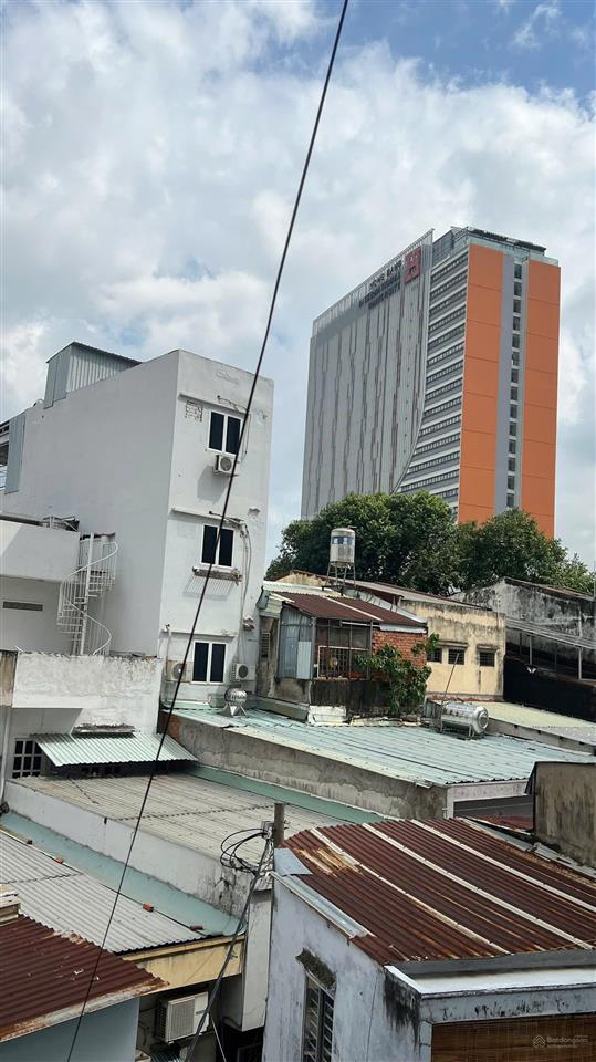 Giá 4,9tr  điện biên phủ, 1 phòng ngủ, ban công, full nội thất, hẻm xe hơi, gần các trường đh