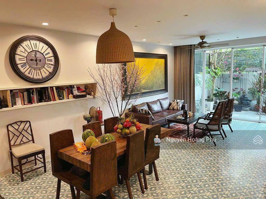 Bán khu làng báo chí nguyễn văn hưởng p. thảo điền dt (10x11m) cn 3 lầu hđt 30 triệu/th giá 32 tỷ