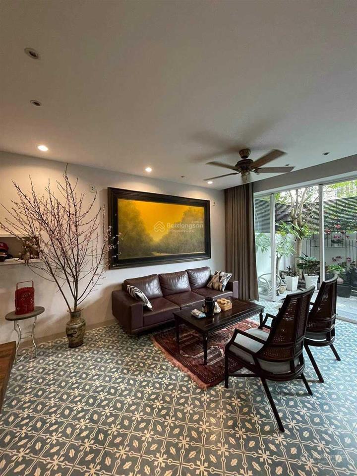 Bán khu làng báo chí nguyễn văn hưởng p. thảo điền dt (10x11m) cn 3 lầu hđt 30 triệu/th giá 32 tỷ