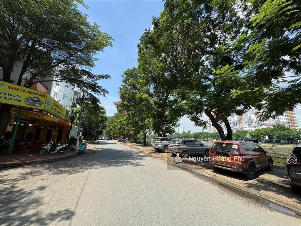 Đất mặt phố hữu kiều p.bình trưng tây thế kỷ 21 dt 10.5m x 24m cn 246m2 giá 40.5 tỷ