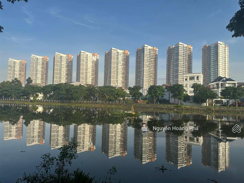 Đất mặt phố hữu kiều p.bình trưng tây thế kỷ 21 dt 10.5m x 24m cn 246m2 giá 40.5 tỷ