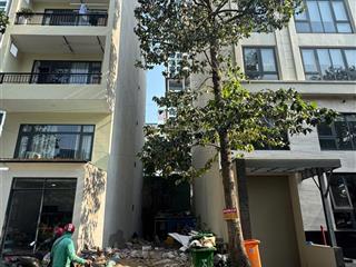 Đất ngay tạ hiện p.thạnh mỹ lợi q2 dt  5 x 20m ctxd hầm 7 tầng nổi giá 20 tỷ