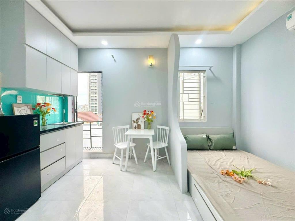 Cho thuê 1 phòng ngủ ban công, tách bếp  thích quảng đức, phú nhuận gần q1, q3, q2, bình thạnh