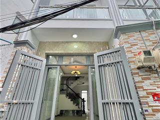 Nhà riêng giá rẻ tại đường lê văn lương, ngay cầu long kiển