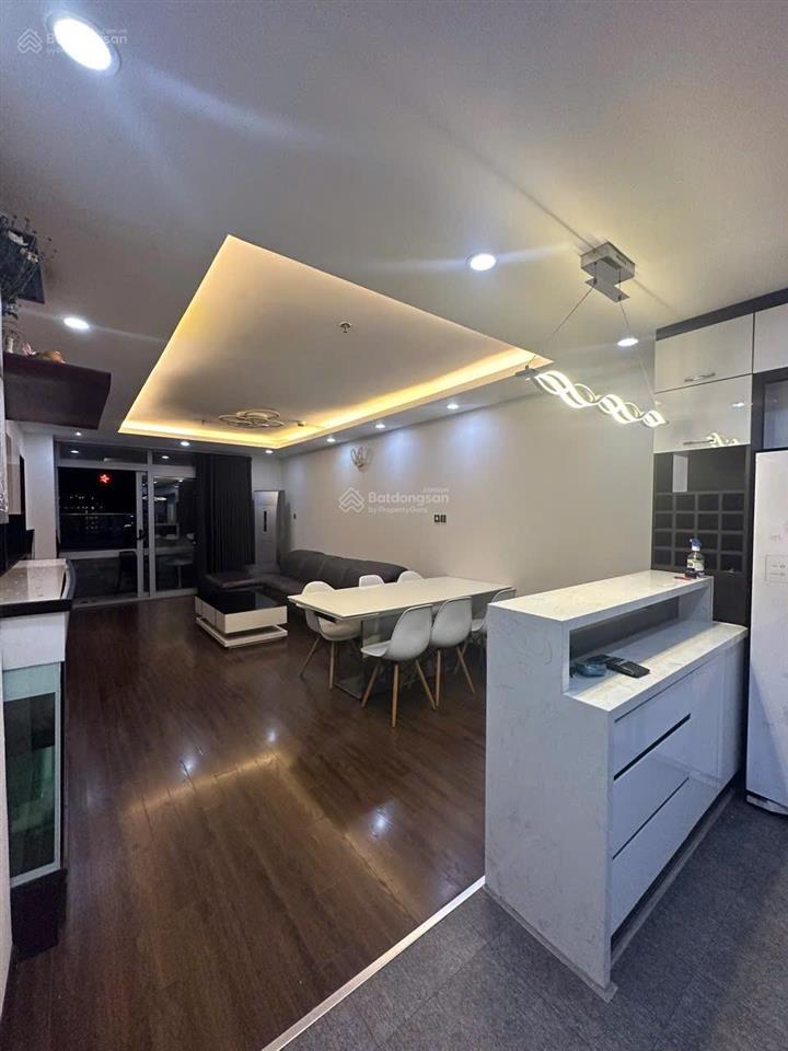 Căn hộ 3pn full đồ tai diamond 48 lê văn lương giá chỉ 20tr 128m2 vào ở luôn.  0836 816 ***