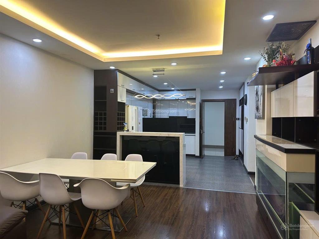 Căn hộ 3pn full đồ tai diamond 48 lê văn lương giá chỉ 20tr 128m2 vào ở luôn.  0836 816 ***