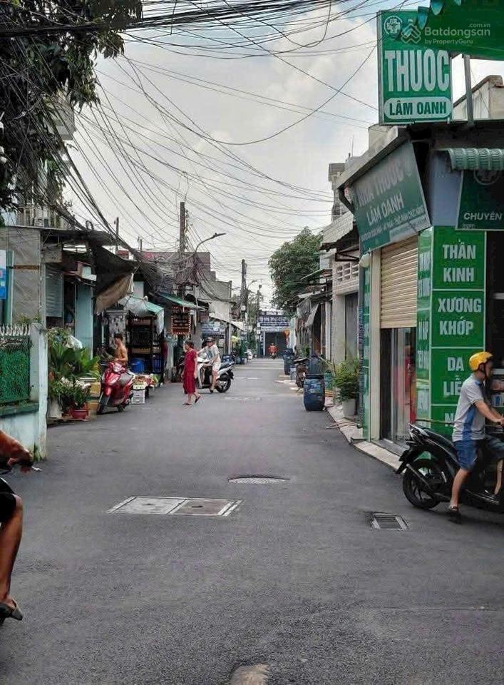 Thanh lý 1 kiot và 10pt thu nhập 14 triệu/tháng. mặt tiền hẻm nhựa thông. dt 176m2. giá 5tỷ390