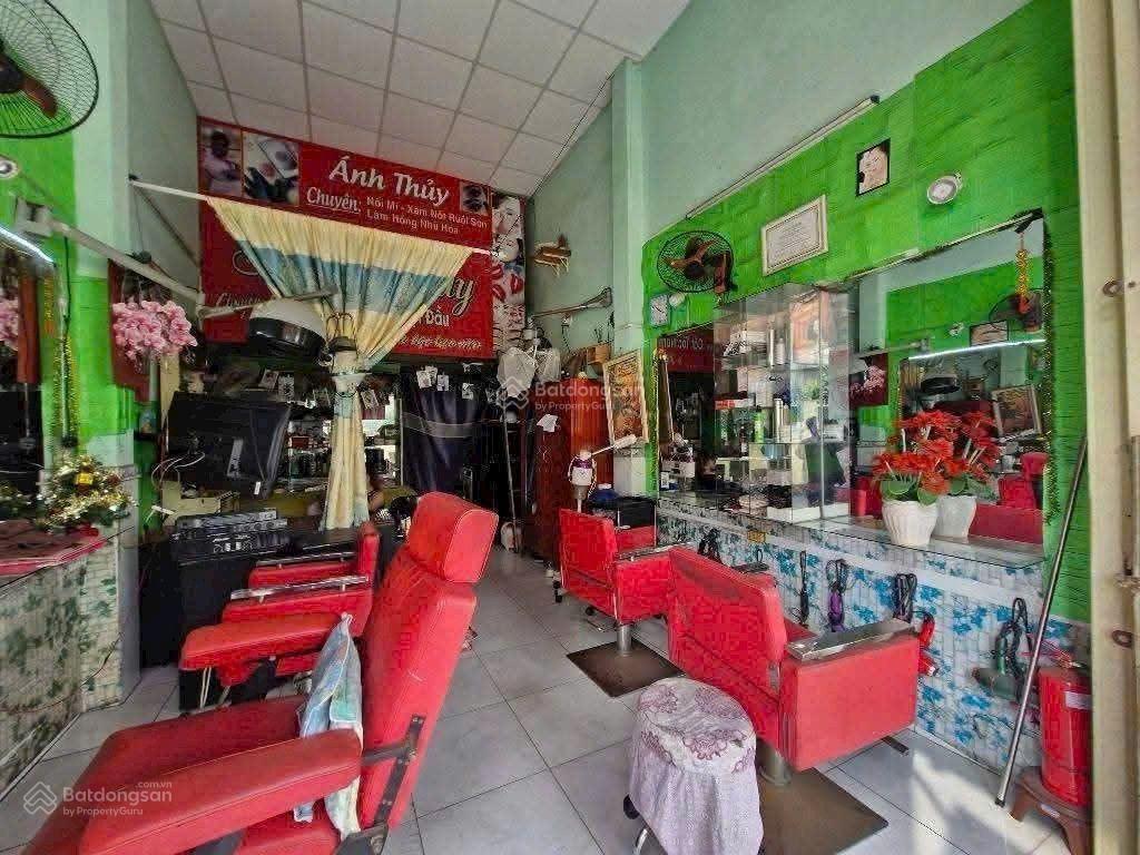 Thanh lý 1 kiot và 10pt thu nhập 14 triệu/tháng. mặt tiền hẻm nhựa thông. dt 176m2. giá 5tỷ390