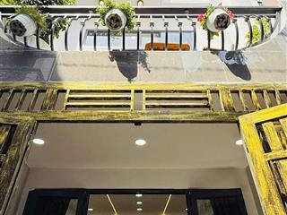 Cô thy kẹt tiền xoay sở bán gấp nhà đường cô bắcp.1q.phú nhuận.giá 3tỷ380/86m2.đang cho thuê 24tr